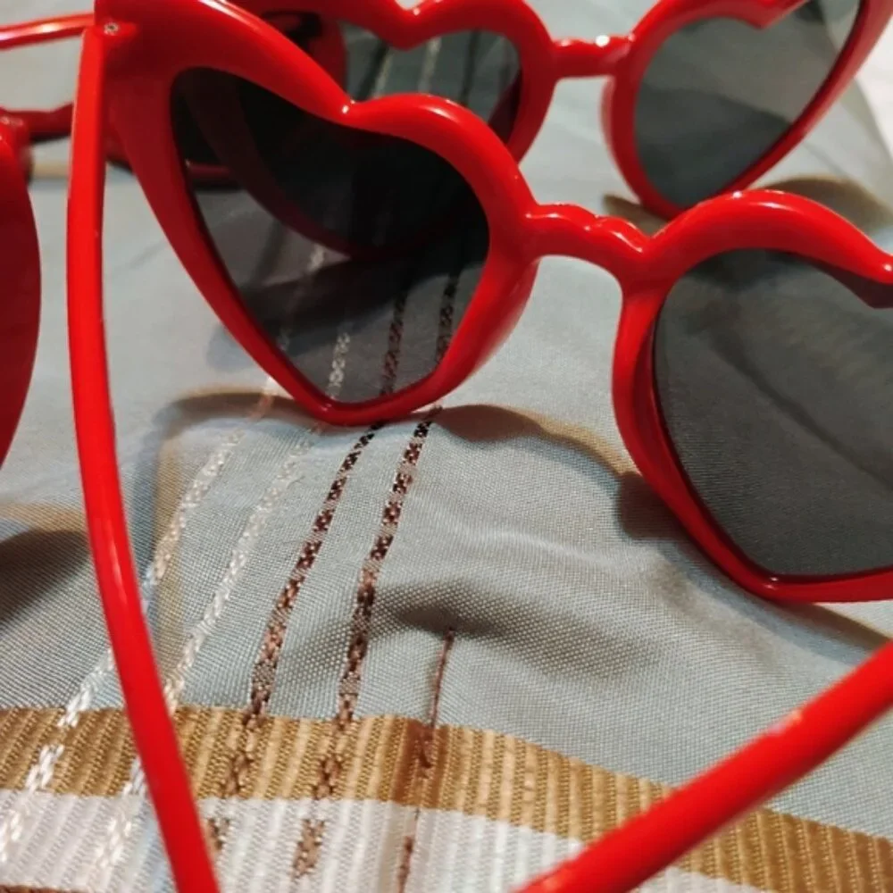 🔥4PK Wet Summer New Big Burning Red Heart Cat Eye Sunglasses - Picture 3 of 4